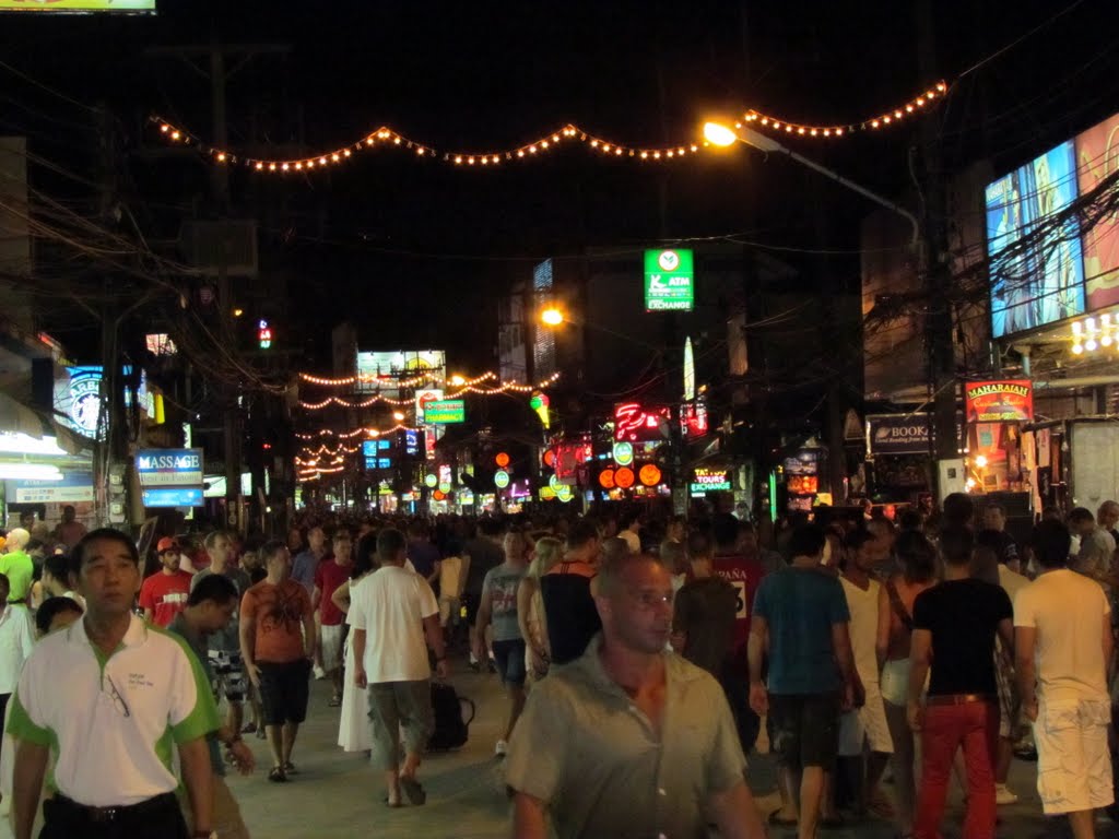 Building 4 Floor with Bar downstairs for Lease – Bangla road Patong